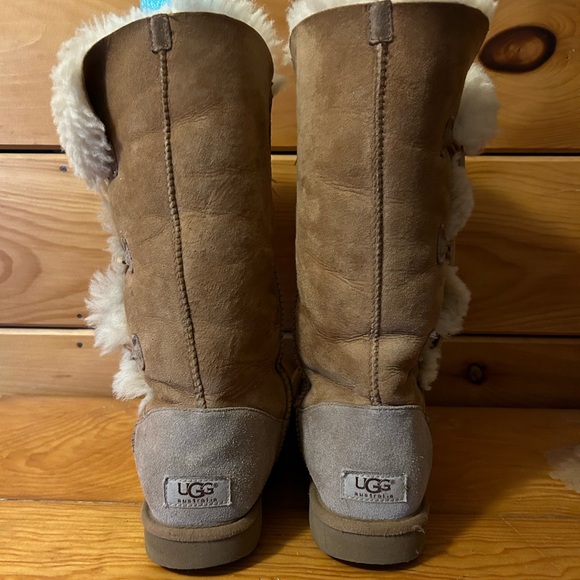 UGG Bailey 3 Button size 8 - Picture 11 of 11